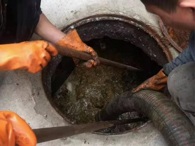 斗门清理化粪池时如何避免沼气的危害?